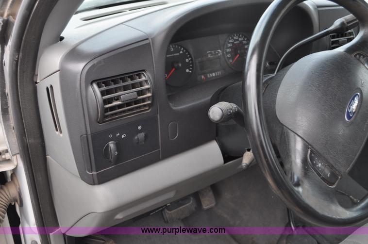 image for item G6175 2005 Ford F250 Super Duty XLT SuperCab pickup truck