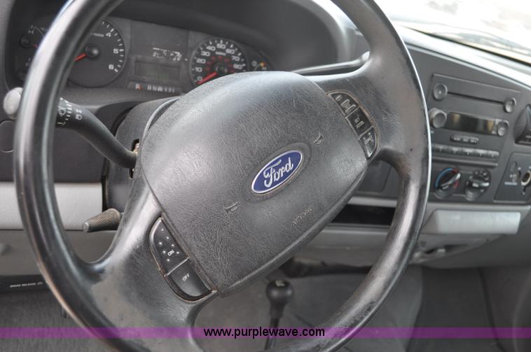 image for item G6175 2005 Ford F250 Super Duty XLT SuperCab pickup truck