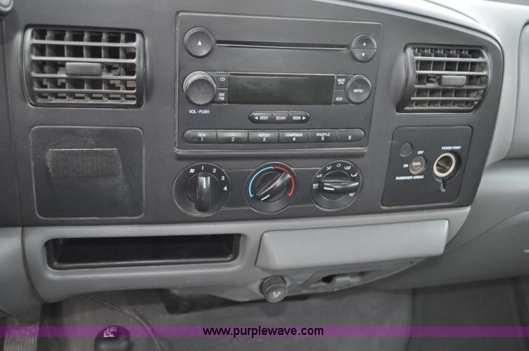 image for item G6175 2005 Ford F250 Super Duty XLT SuperCab pickup truck