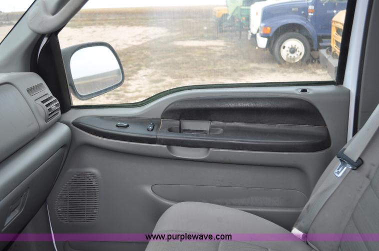 image for item G6175 2005 Ford F250 Super Duty XLT SuperCab pickup truck