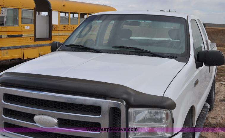 image for item G6175 2005 Ford F250 Super Duty XLT SuperCab pickup truck