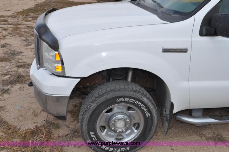 image for item G6175 2005 Ford F250 Super Duty XLT SuperCab pickup truck