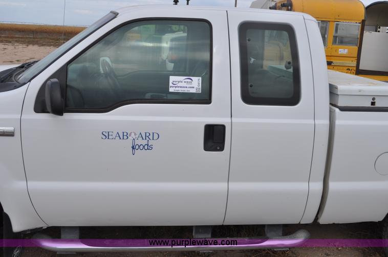 image for item G6175 2005 Ford F250 Super Duty XLT SuperCab pickup truck