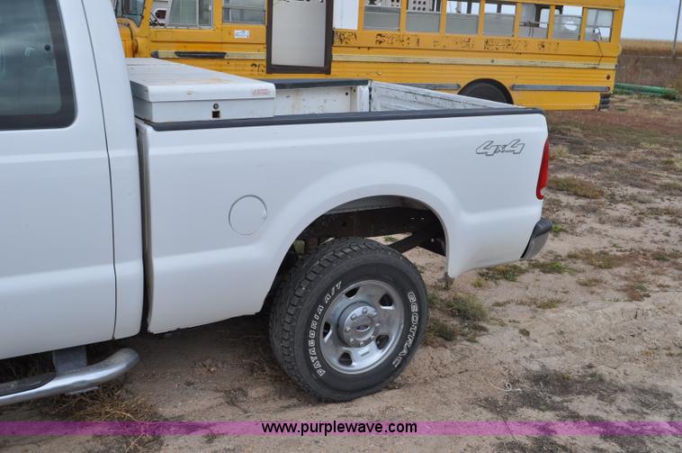 image for item G6175 2005 Ford F250 Super Duty XLT SuperCab pickup truck