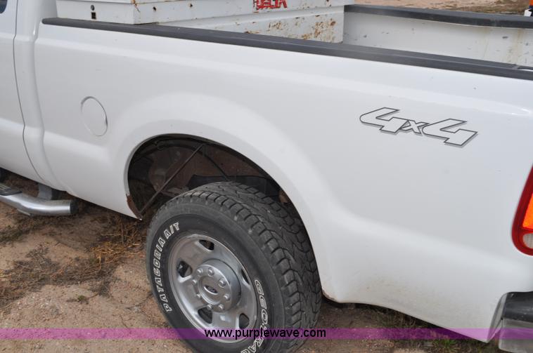 image for item G6175 2005 Ford F250 Super Duty XLT SuperCab pickup truck