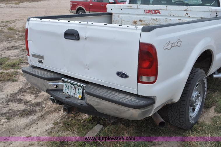 image for item G6175 2005 Ford F250 Super Duty XLT SuperCab pickup truck