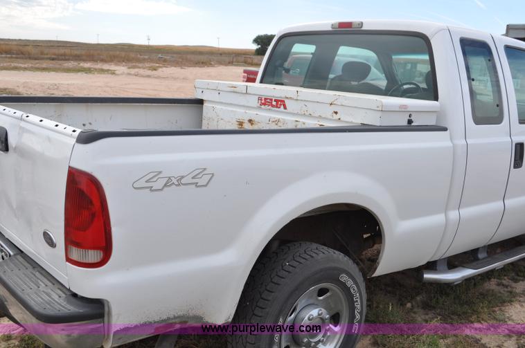 image for item G6175 2005 Ford F250 Super Duty XLT SuperCab pickup truck