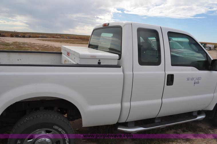 image for item G6175 2005 Ford F250 Super Duty XLT SuperCab pickup truck