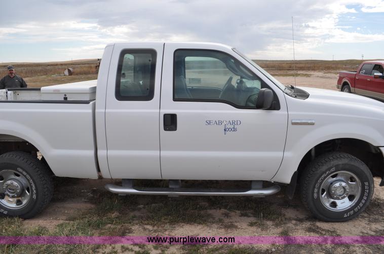 image for item G6175 2005 Ford F250 Super Duty XLT SuperCab pickup truck
