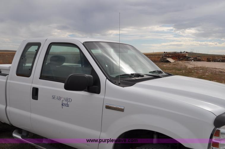 image for item G6175 2005 Ford F250 Super Duty XLT SuperCab pickup truck