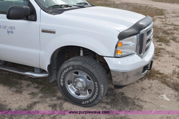 image for item G6175 2005 Ford F250 Super Duty XLT SuperCab pickup truck