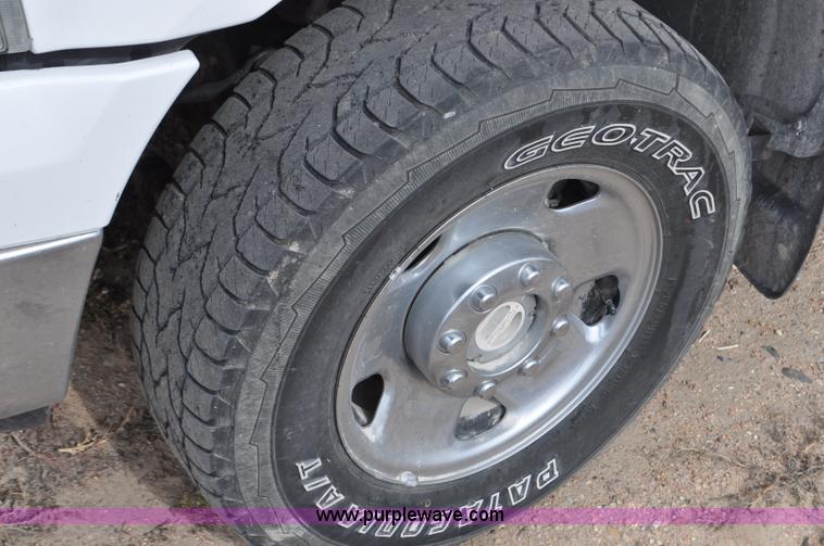 image for item G6175 2005 Ford F250 Super Duty XLT SuperCab pickup truck