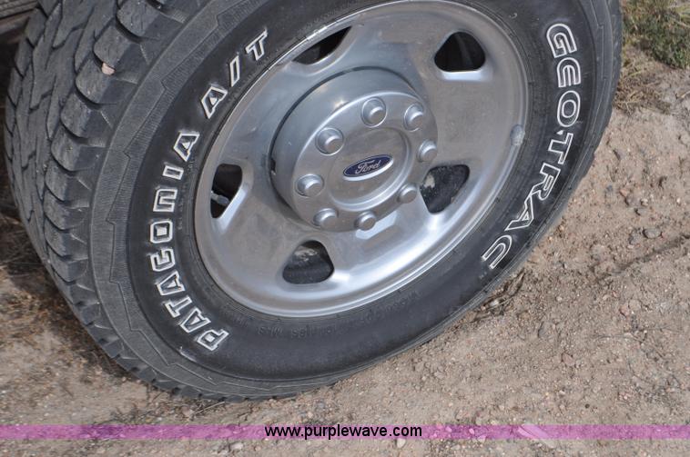 image for item G6175 2005 Ford F250 Super Duty XLT SuperCab pickup truck