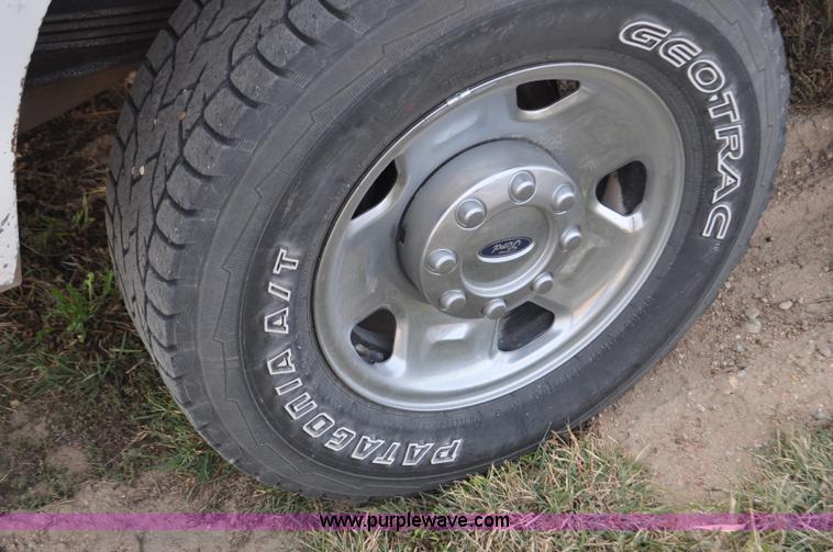 image for item G6175 2005 Ford F250 Super Duty XLT SuperCab pickup truck