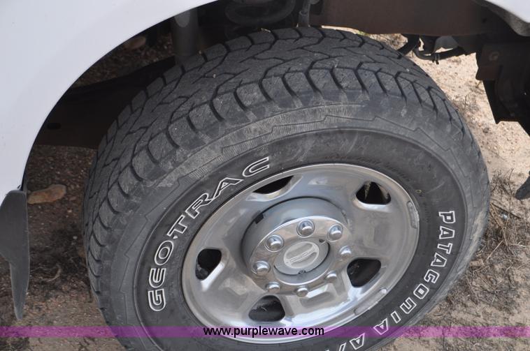 image for item G6175 2005 Ford F250 Super Duty XLT SuperCab pickup truck