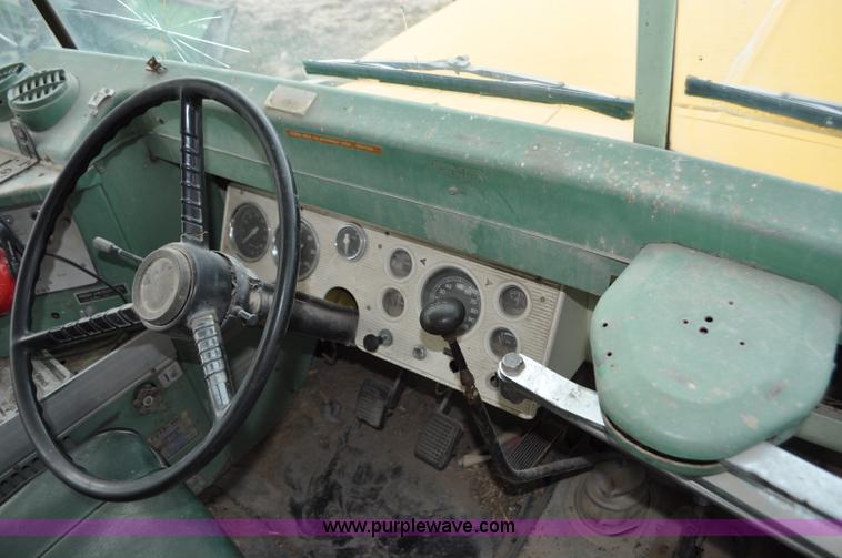 image for item G6178 1978 Ford B600 school bus