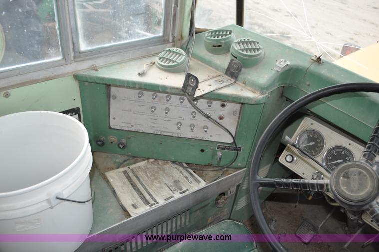 image for item G6178 1978 Ford B600 school bus