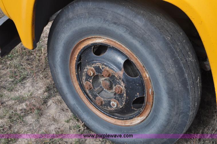 image for item G6178 1978 Ford B600 school bus