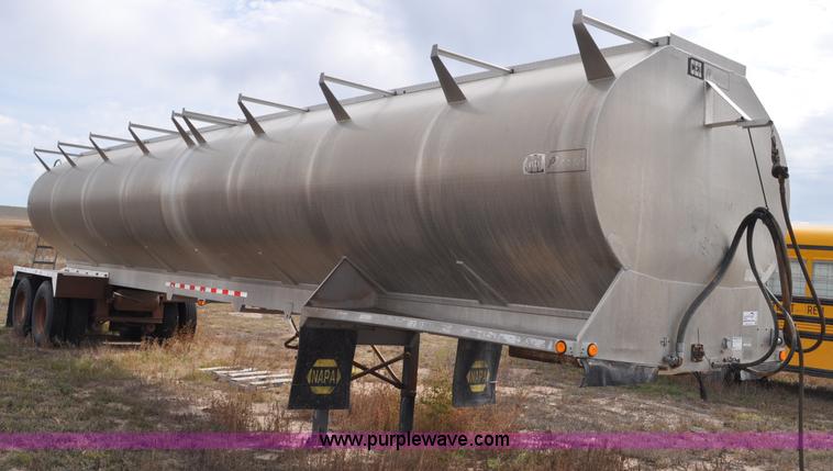 image for item G6179 1997 Pacer bulk feed trailer