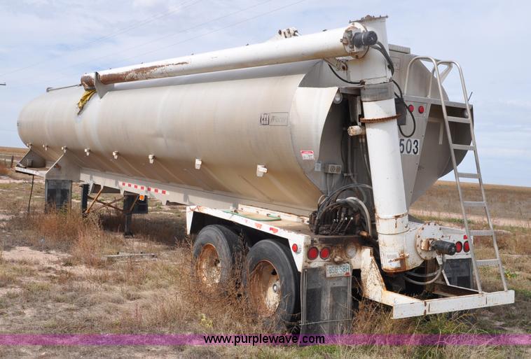 image for item G6179 1997 Pacer bulk feed trailer