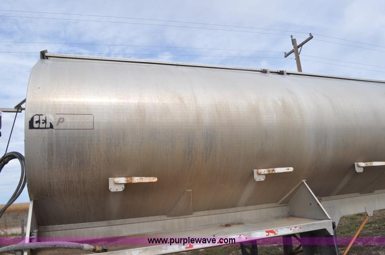 image for item G6179 1997 Pacer bulk feed trailer