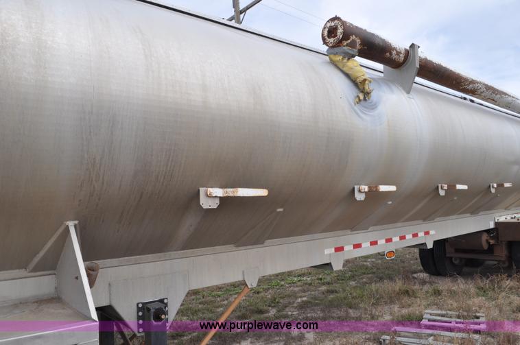 image for item G6179 1997 Pacer bulk feed trailer