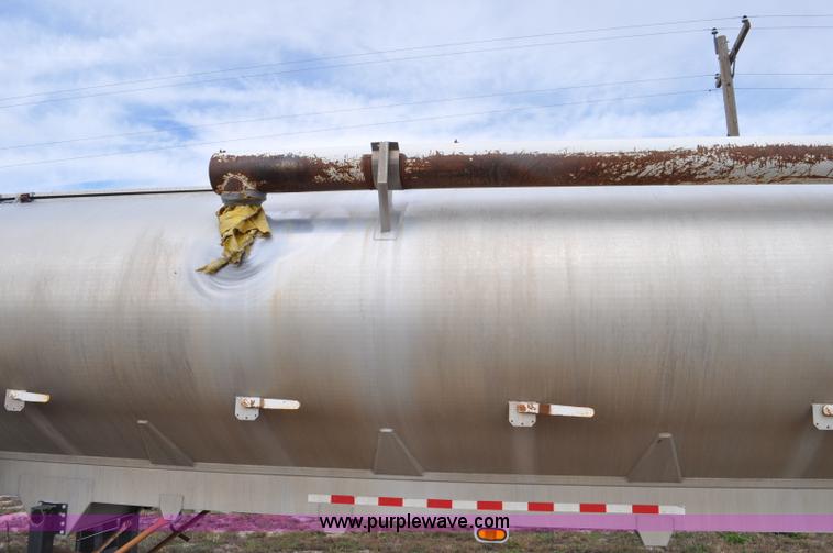 image for item G6179 1997 Pacer bulk feed trailer