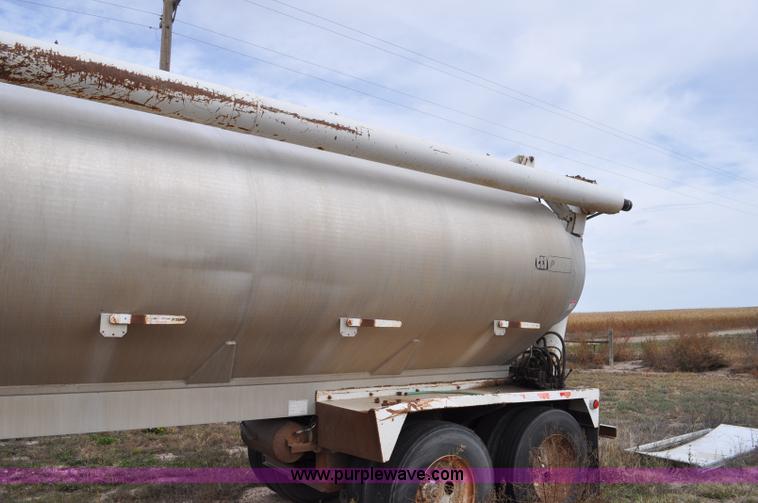 image for item G6179 1997 Pacer bulk feed trailer