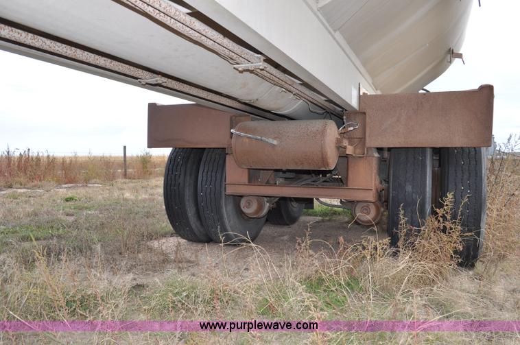 image for item G6179 1997 Pacer bulk feed trailer