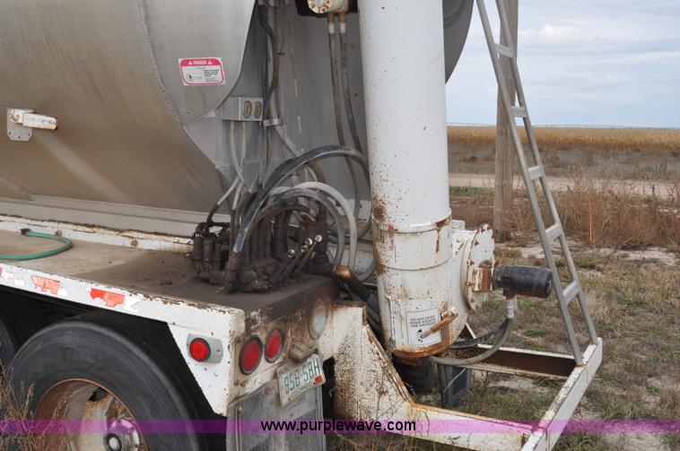 image for item G6179 1997 Pacer bulk feed trailer