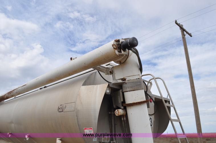 image for item G6179 1997 Pacer bulk feed trailer