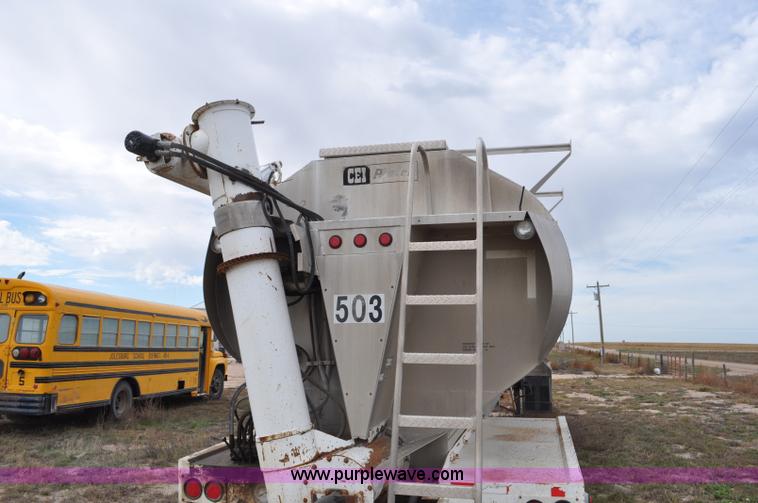 image for item G6179 1997 Pacer bulk feed trailer