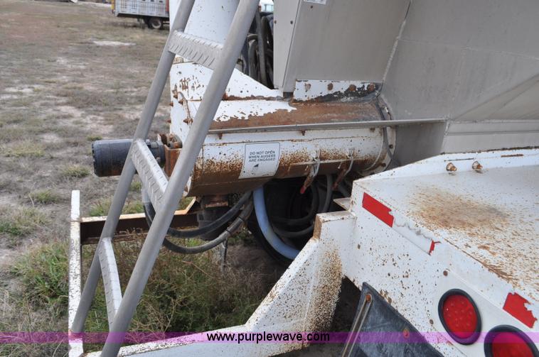 image for item G6179 1997 Pacer bulk feed trailer