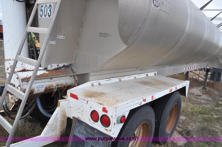 image for item G6179 1997 Pacer bulk feed trailer