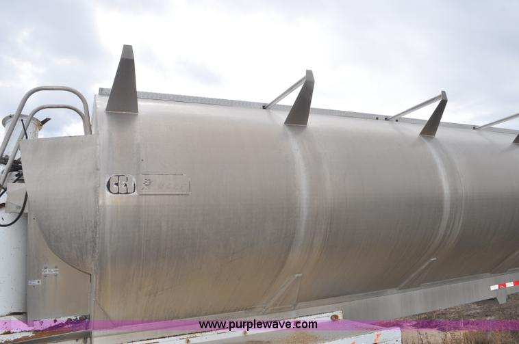 image for item G6179 1997 Pacer bulk feed trailer