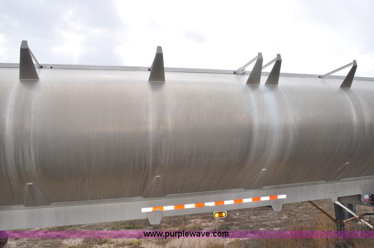 image for item G6179 1997 Pacer bulk feed trailer