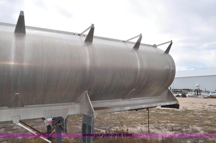 image for item G6179 1997 Pacer bulk feed trailer