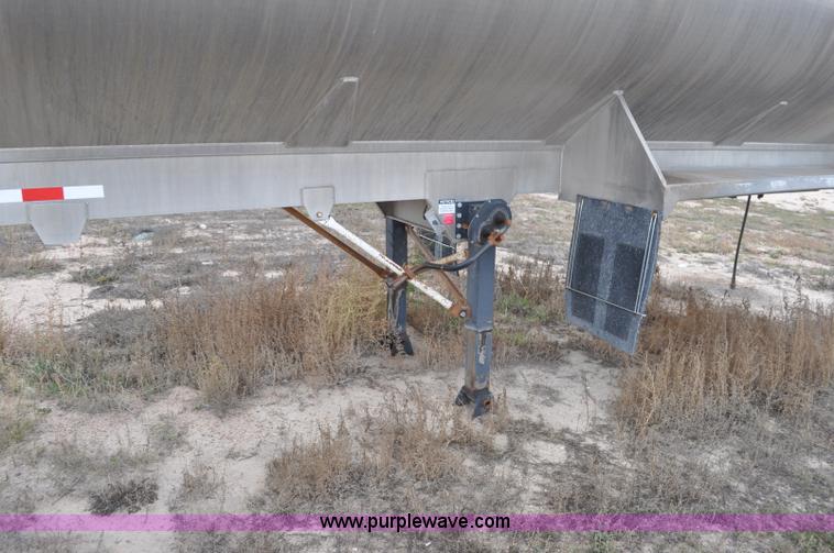 image for item G6179 1997 Pacer bulk feed trailer