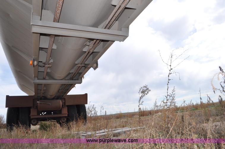 image for item G6179 1997 Pacer bulk feed trailer