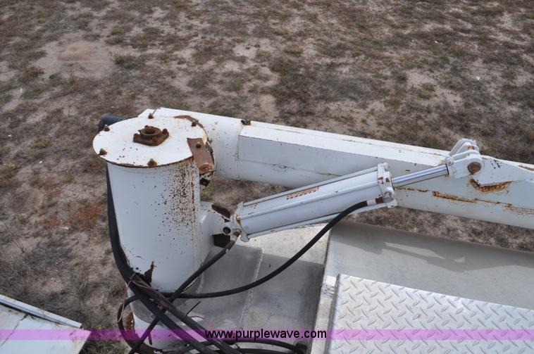 image for item G6179 1997 Pacer bulk feed trailer