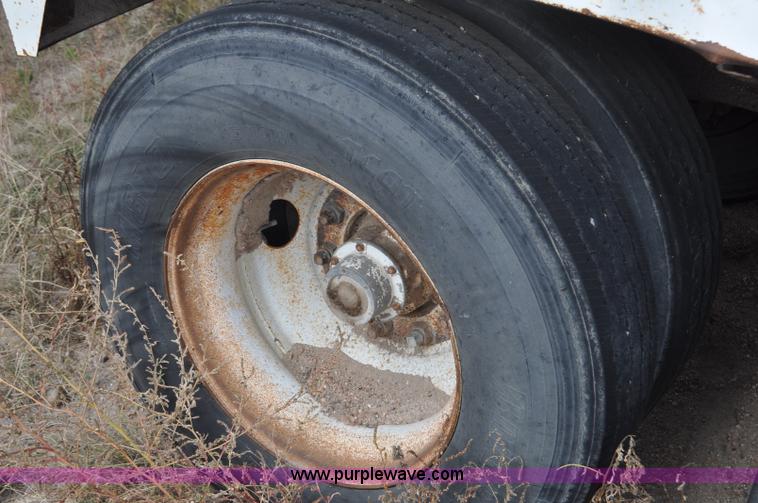 image for item G6179 1997 Pacer bulk feed trailer