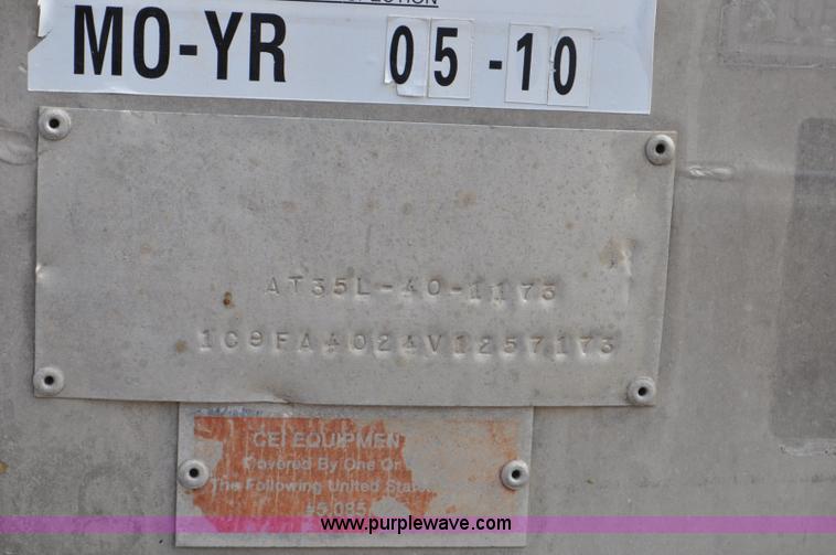 image for item G6179 1997 Pacer bulk feed trailer