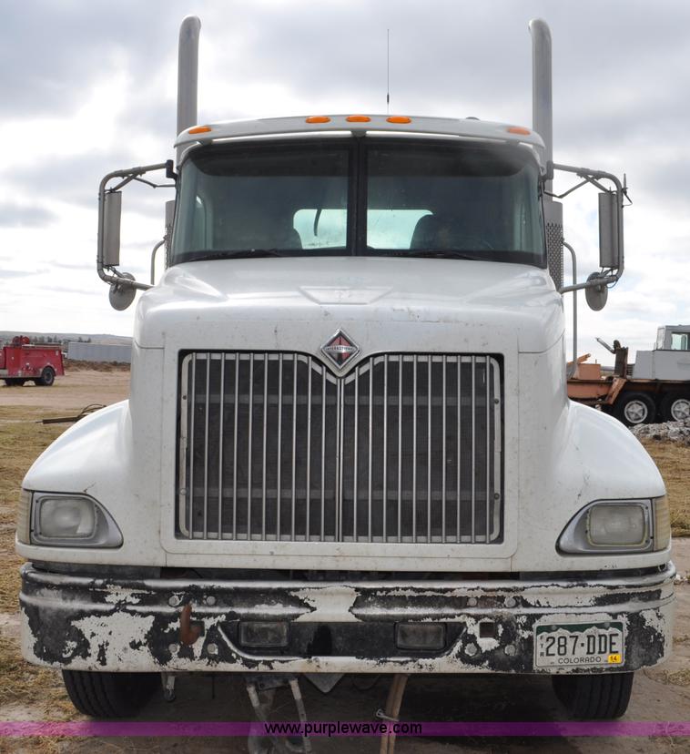 image for item G6190 2005 International 9200i semi truck