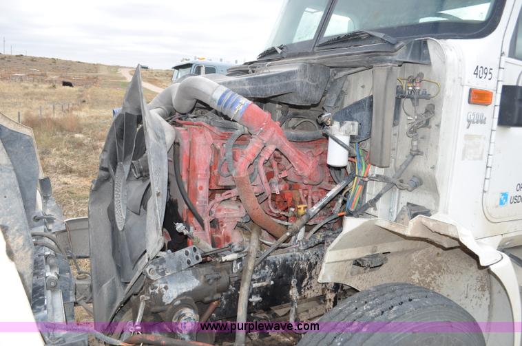 image for item G6190 2005 International 9200i semi truck