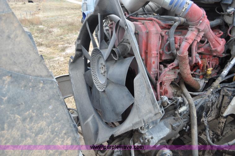 image for item G6190 2005 International 9200i semi truck