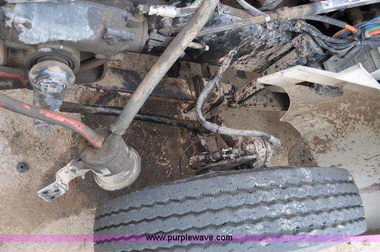 image for item G6190 2005 International 9200i semi truck