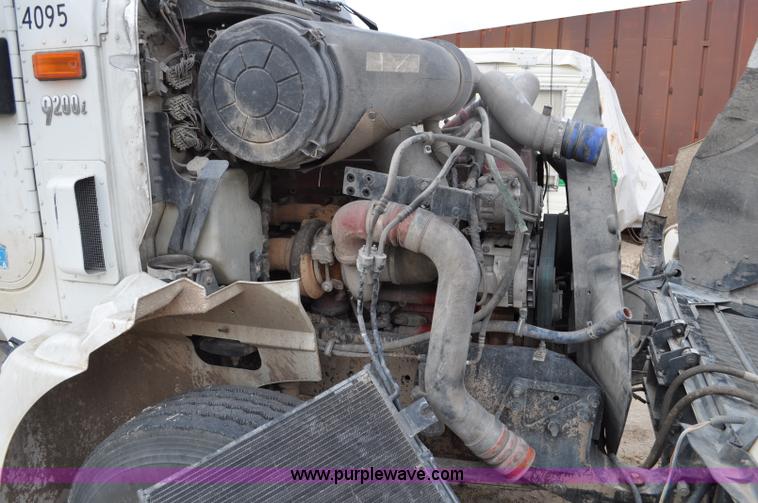 image for item G6190 2005 International 9200i semi truck