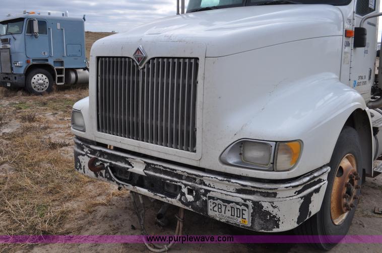 image for item G6190 2005 International 9200i semi truck