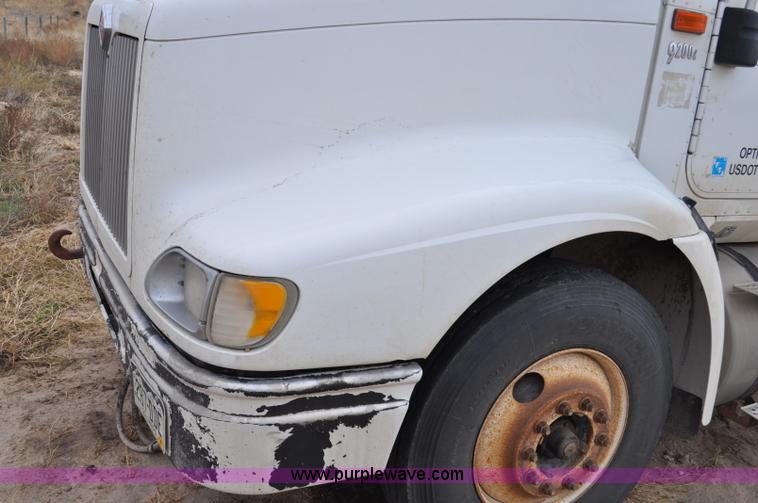 image for item G6190 2005 International 9200i semi truck