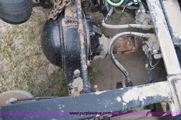 image for item G6190 2005 International 9200i semi truck